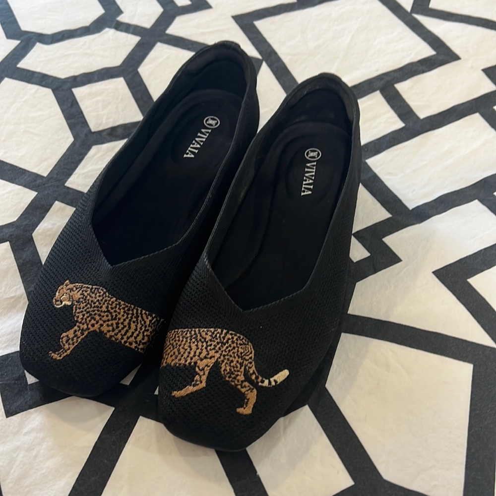 Cute leopard knit shoes by Vivaia. Very comfortable! Worn once.